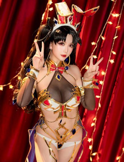 两个美女的胸互摸互揉接吻